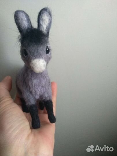 Валяный из шерсти ослик