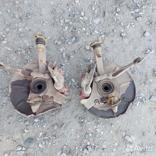 Поворотные кулаки niva