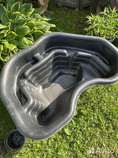 Декоративный пруд