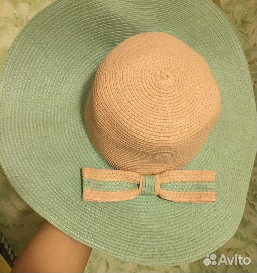 Летняя шляпа с большими полями