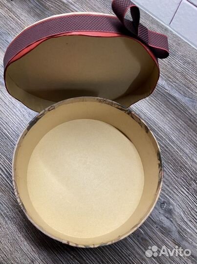Коробка круглая подарочная крафтовая