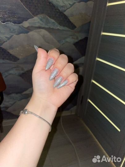 Модель на маникюр