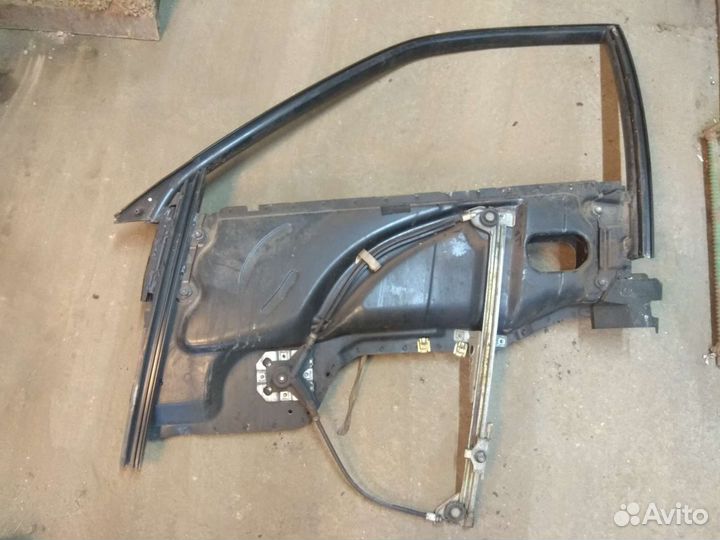 Стекло рамка левой передней двери audi-80 B4, B3