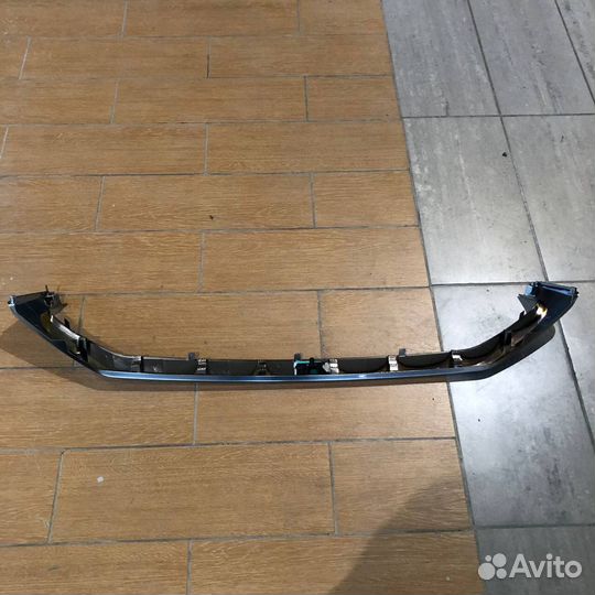 Молдинг решетки радиатора нижний LX 570 LX 450