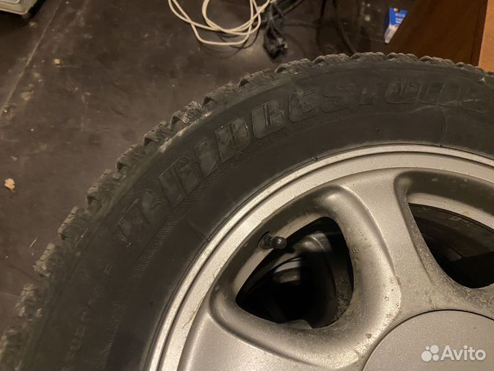 Bridgestone Ice Cruiser 7000 215/60 R16