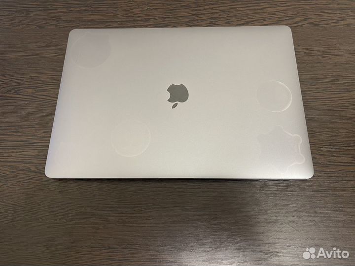 MacBook Pro 2018 i7/32/1TB/Pro 555X 4GB