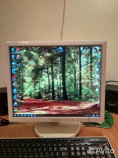 Монитор Samsung 960BF