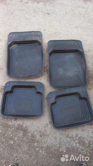 Автомобильные коврики резиновые универсальные