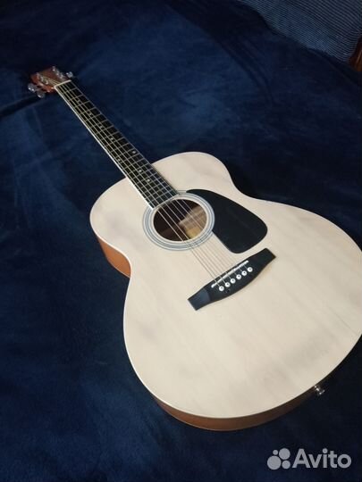 Акустическая гитара