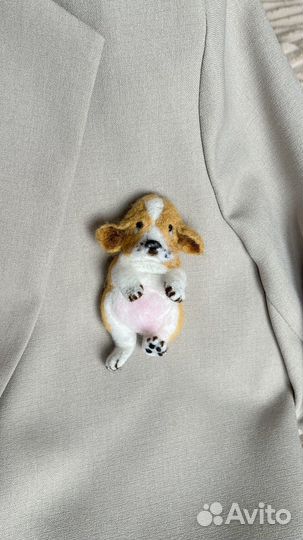 Валяная брошь собака