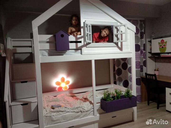 Двухъярусная кровать домик