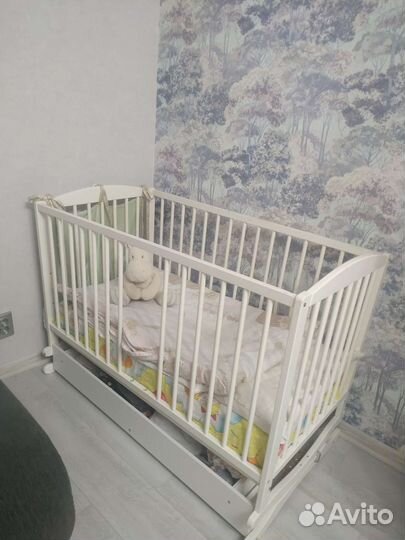 Детская кроватка с маятником бу