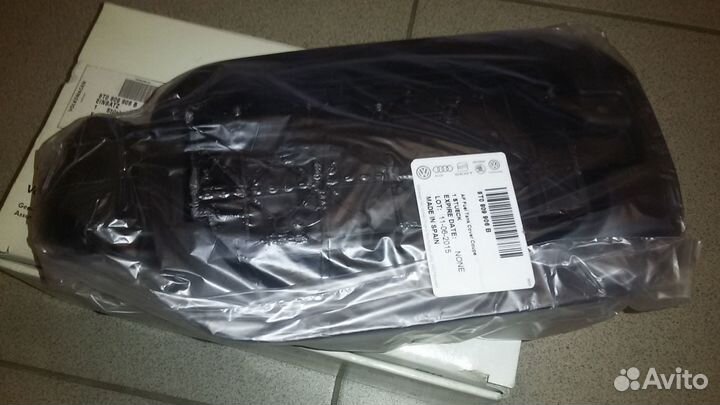 8T0809906B Вставка лючка бензобака audi A5/S5 (8T)