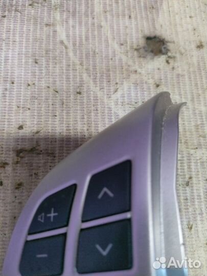 Кнопка управления магнитолой на руль Mitsubishi