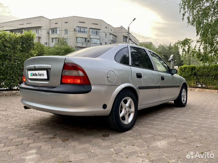 Opel Vectra 1.8 AT, 1998, 300 000 км