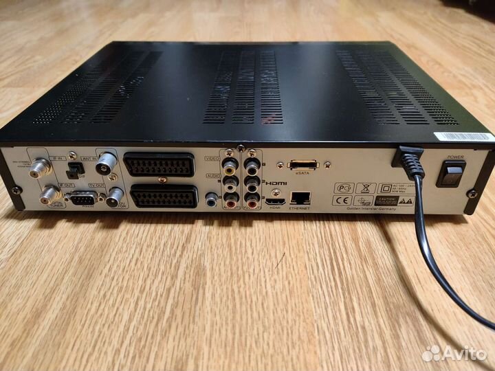 Спутниковый ресивер Golden Interstar