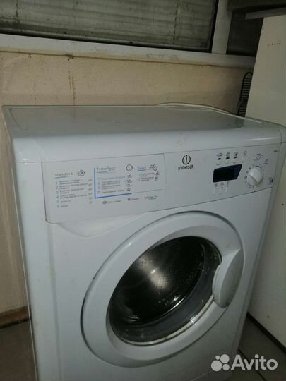 Стиральная машина Indesit 3,5 кг, узкая