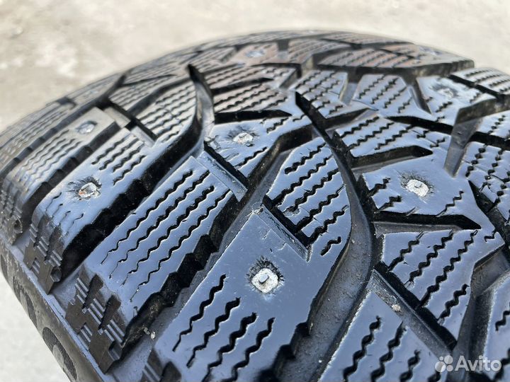 Bridgestone Blizzak Spike-02 245/45 R18