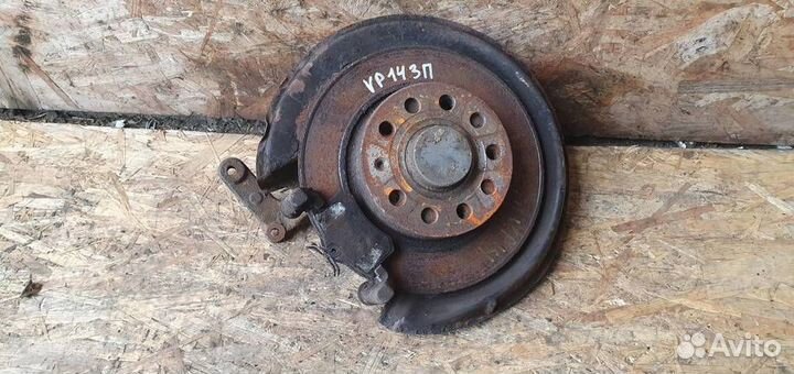 Кулак задний правый Volkswagen Golf V 2003-2009