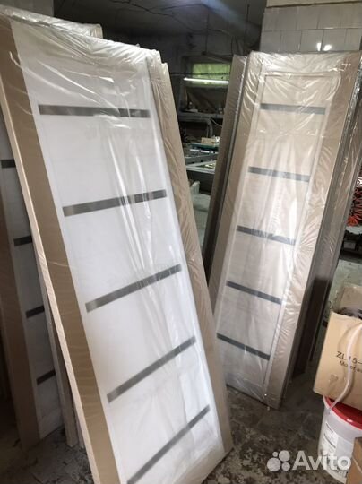 Двери межкомнатные с коробкой новые