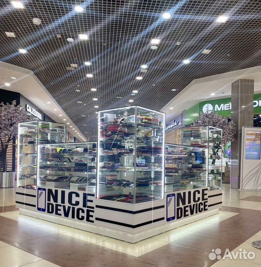 Продавец модных аксессуаров для Apple