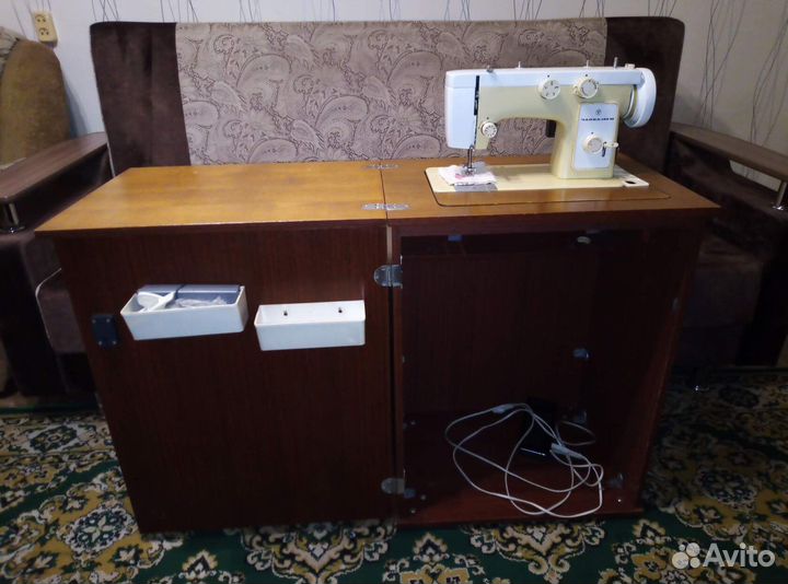 Швейная машинка чайка 142м