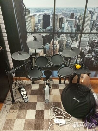 Комплектующие от ударной установки Alesis + педаль