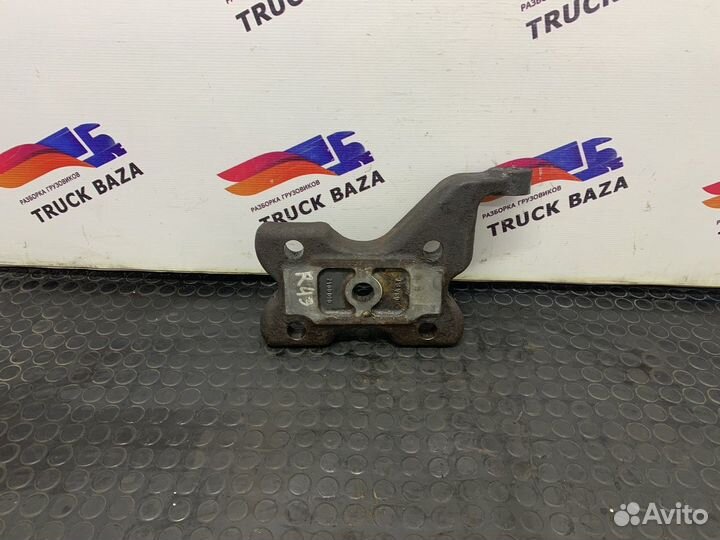 Кронштейн заднего амортизатора левый