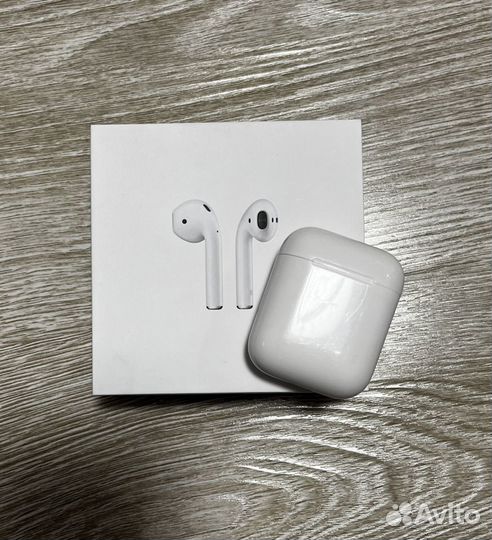 Air Pods 2 with Wireless Charging Case