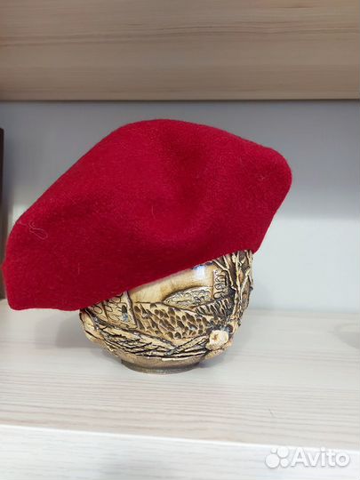 Берет новый