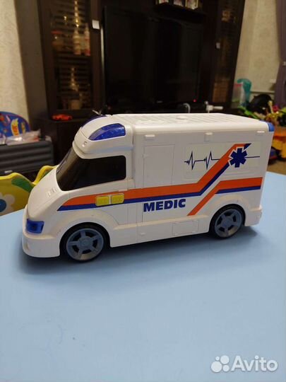 Машинка скорая помощь