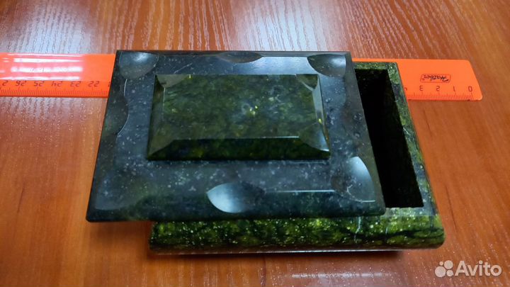 Малахитовая шкатулка, ларец