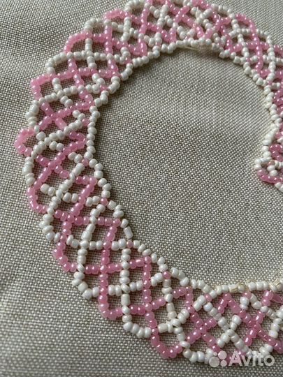 Брошь, серьги, бусы