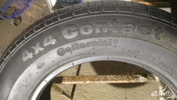 Continental ContiIceContact 4x4 215/65 R16 98H
