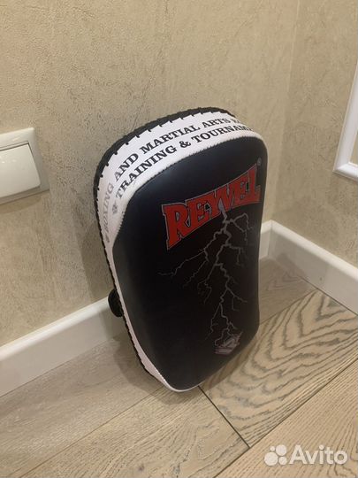 Макивара Reyvel бокс/кикбоксинг