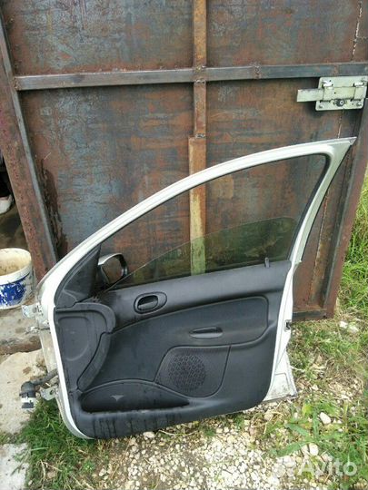 Дверь передняя правая от Пежо 206