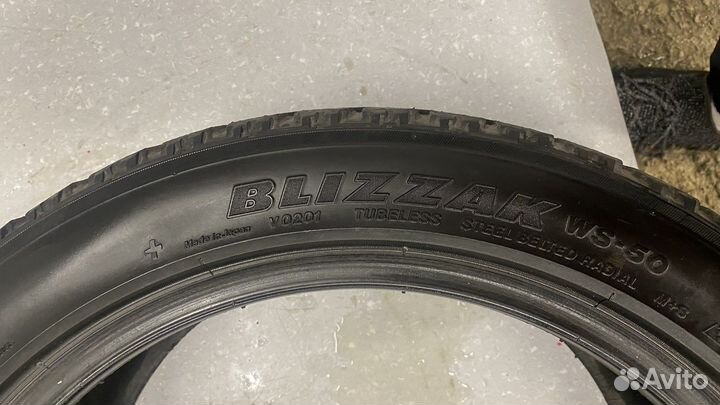 Bridgestone Blizzak WS-50 235/45 R17