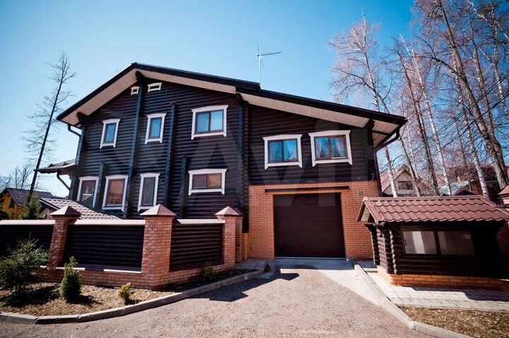 Коттедж 302 м² на участке 9 сот.