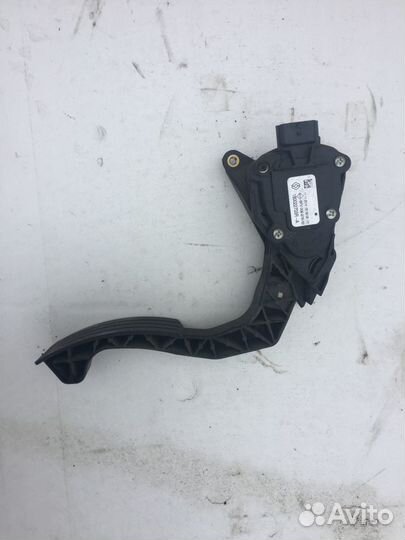 Рено логан 2 педаль газа