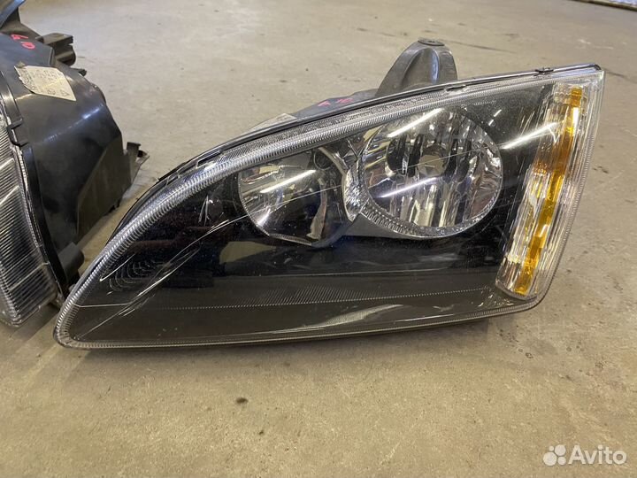 Передние фары Ford Focus 2 Дорестайлинг
