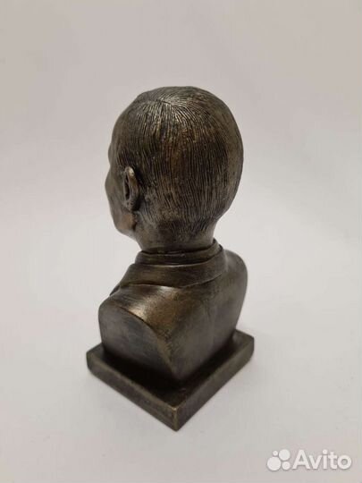 Бюст Владимира Путина