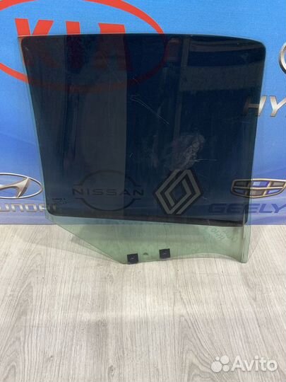 Стекло боковое двери Renault symbol 2 Лев