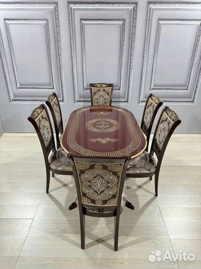 Стол и стулья