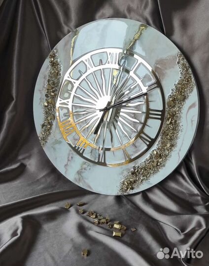 Часы настенные из эпоксидной смолы