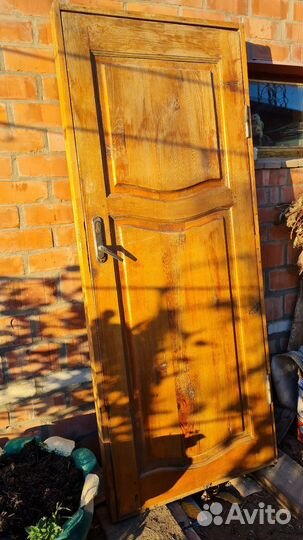 Дверь входная деревянная с коробкой