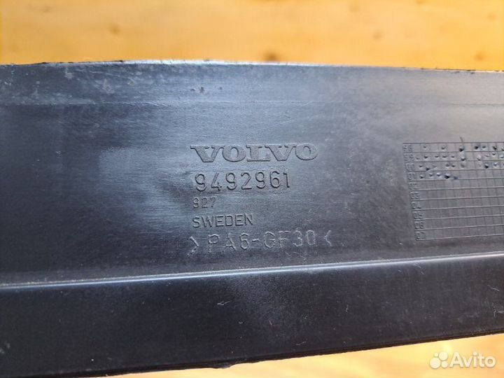 Рамка радиатора volvo S60