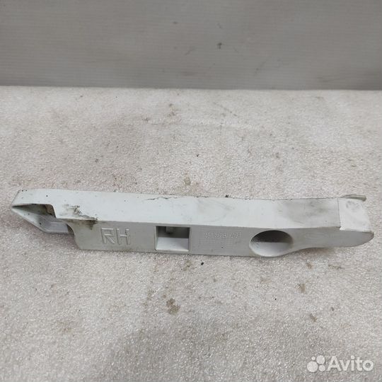Кронштейн прав. переднего бампера Ford Focus2 рест