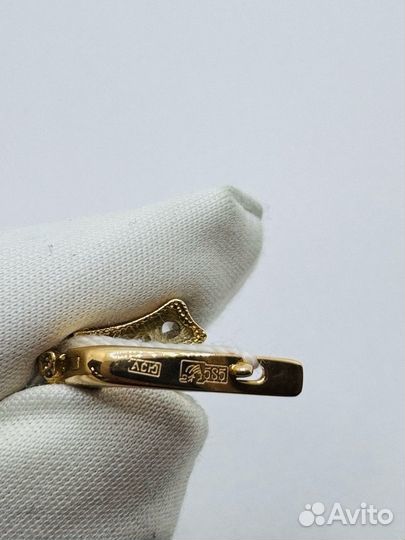 Золотые серьги с камнем