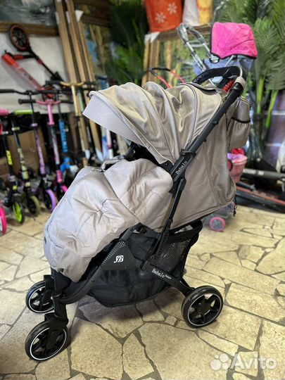 Прогулочная коляска новая