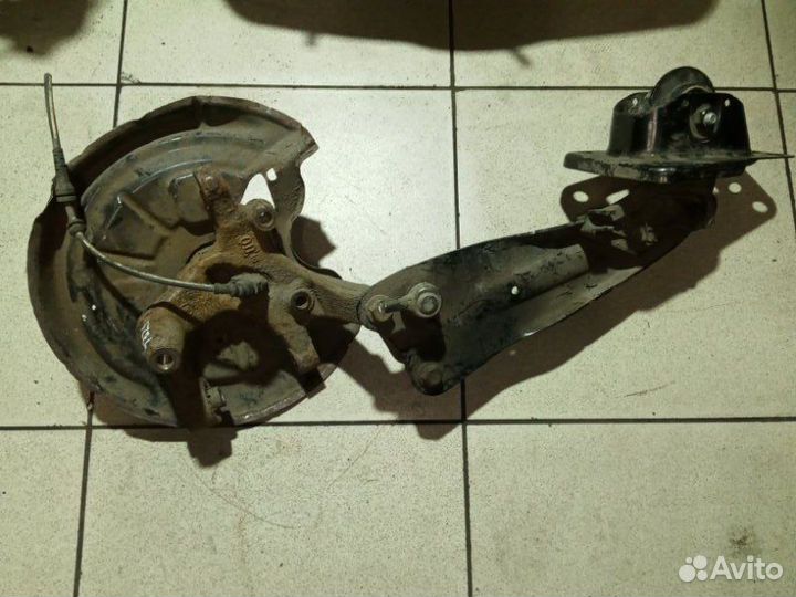 Кулак задней подвески задний Volkswagen Golf 6